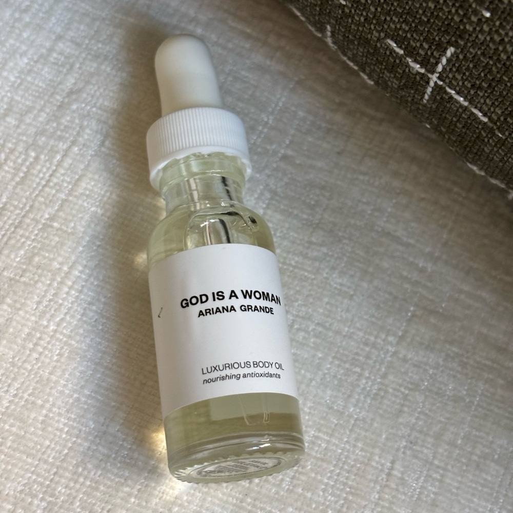 NIB Ariana Grande Luxurious Body Oil nourishing antioxidants. Never opened - Picture 2 of 7